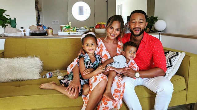 Sedang Hamil, Chrissy Teigen Tak Sengaja Ungkap Jenis Kelamin Anak Ketiganya (16635)