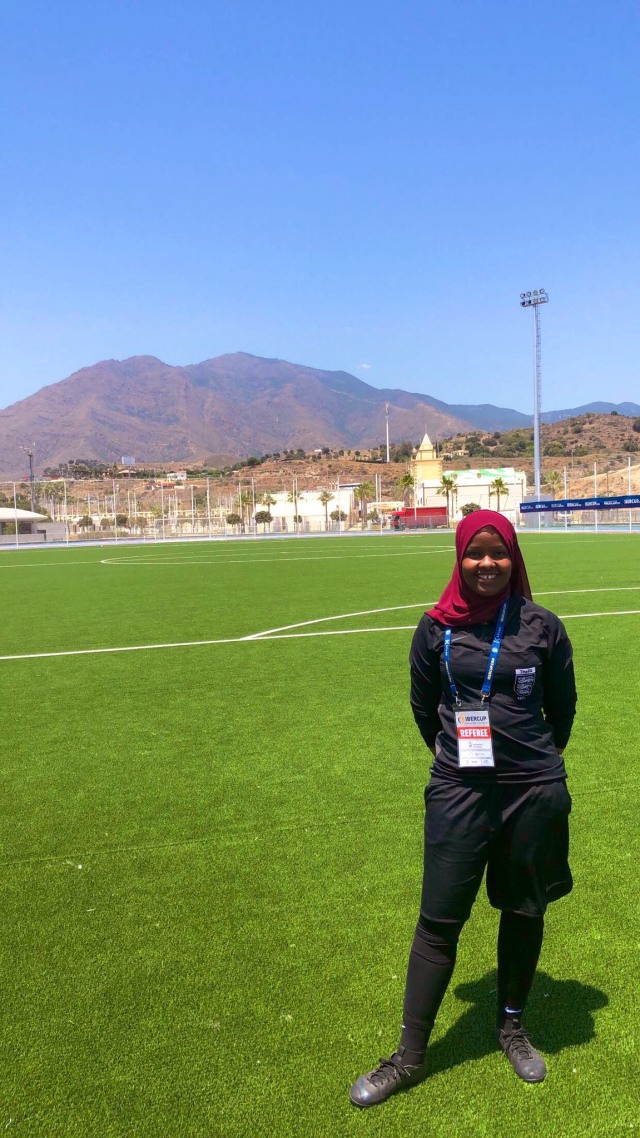 Kisah Jawahir Roble, Wasit Wanita Muslim Pertama di Inggris (5812)