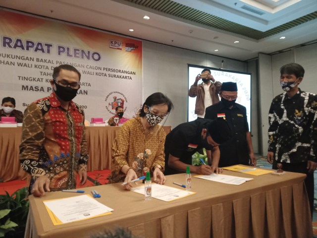 Melebihi Syarat Dukungan, Bajo Resmi Daftar Calon Walkot dan Wawalkot Solo (241767)