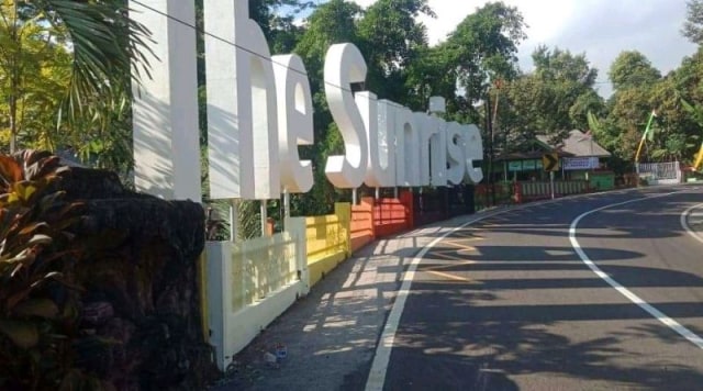 Wow Ada Spot Keren untuk Foto di Depan SMK Negeri Puspo