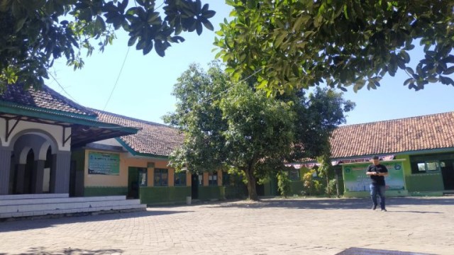 TUAI POLEMIK: Yayasan Al-Hamidy di Desa Kalisat, Kecamatan Rembang, Kabupaten Pasuruan. Kamis (20/08/2020) lalu lembaga ini diluruk Banser karena dituding kembangkan ideologi khilafah. Foto: Romadoni.