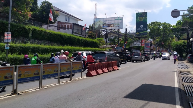 Kepadatan arus lalu lintas yang berasal dari Kota Bandung menuju Lembang, Kabupaten Bandung Barat pada Sabtu (22/8). Foto: Rachmadi Rasyad/kumparan