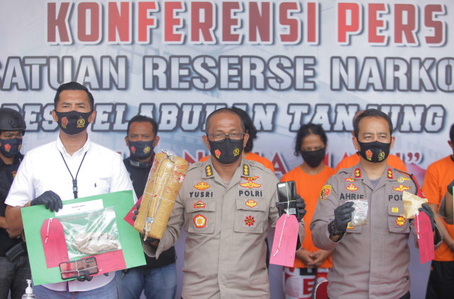 Kriminal Jabodetabek: Anton J-Rocks Narkoba; Penyelidikan Kebakaran Kejagung (559281)