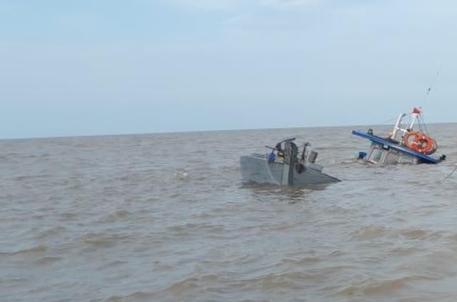 Kapal Bermuatan Kelapa Tujuan Batam Tenggelam di Perairan Timur Jambi (43178)