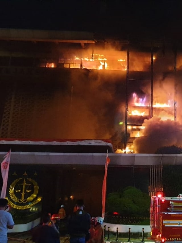 Kebakaran gedung di kompleks kantor Kejaksaan Agung di Jalan Sultan Hasanuddin, Kebayoran Baru, Jakarta Selatan. Foto: Dok. Istimewa