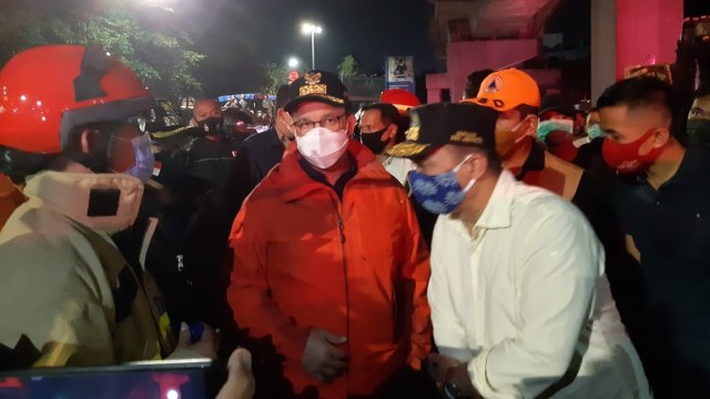 Gubernur DKI Jakarta, Anies Baswedan meninjau proses pemadaman kebakaran di Kejaksaan Agung Foto: Dok. Istimewa