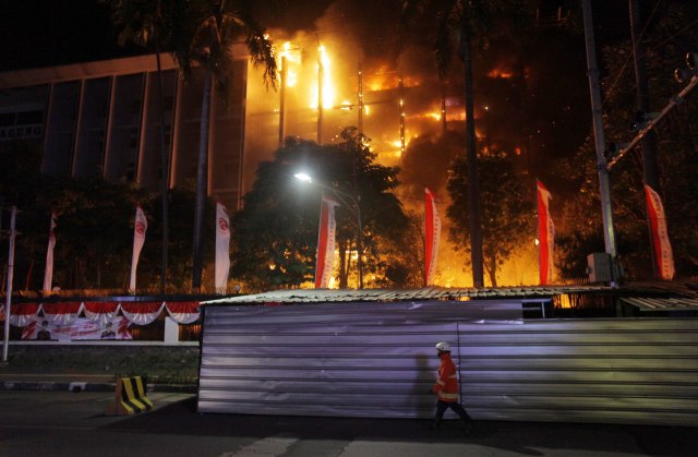Kriminal Jabodetabek: 8 Tersangka Kebakaran Kejagung; Kurir Sabu Saat Demo Rusuh (246193)