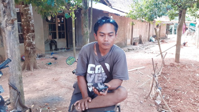 Tri Widodo (39), pemeran Gotrek dalam film Tilik, saat ditemui di Bantul, Minggu (23/8/2020). Foto: Erfanto/Tugu Jogja.