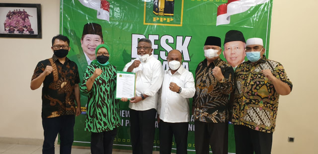 Bakal pasangan calon Wali Kota dan Wakil Wali Kota Ternate, M Yamin Tawari dan Abdullah Tahir, saat menerima dukungan dari DPP PPP. Foto: Istimewa