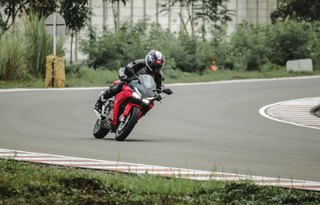 Catatan Kami Setelah Menggeber Honda CBR250RR SP Quick Shifter di Sirkuit (56439)