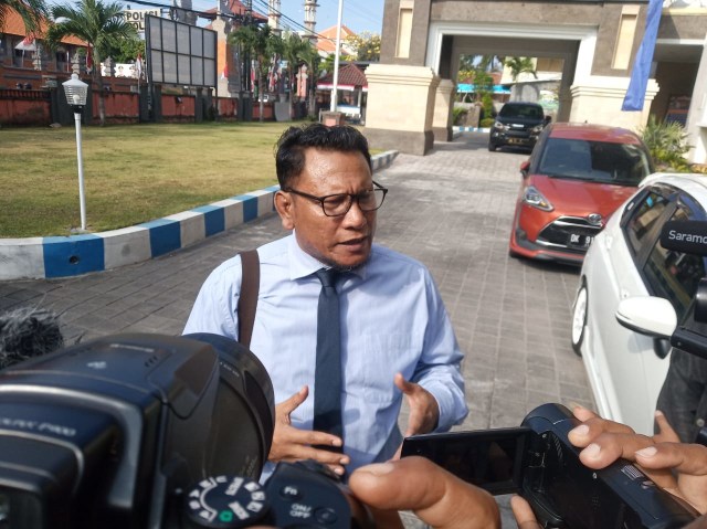 Wayan Gendo Suardana saat diwawancarai wartawan di Polda Bali - WIB