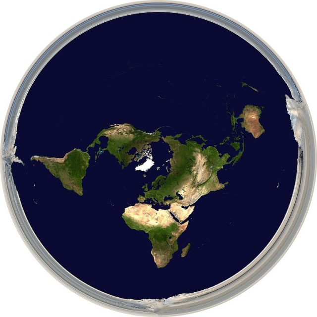 Ilustrasi teori konspirasi bumi datar. Foto: Hellerick via Wikimedia Commons