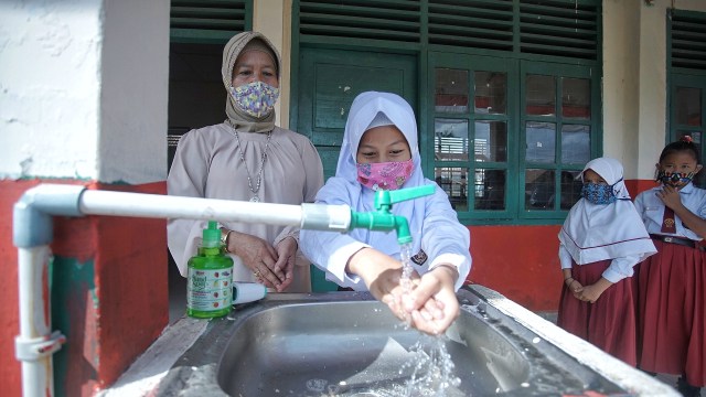 Foto: Aktivitas Siswa SD di Sumsel setelah Diizinkan Kembali Sekolah (128242)