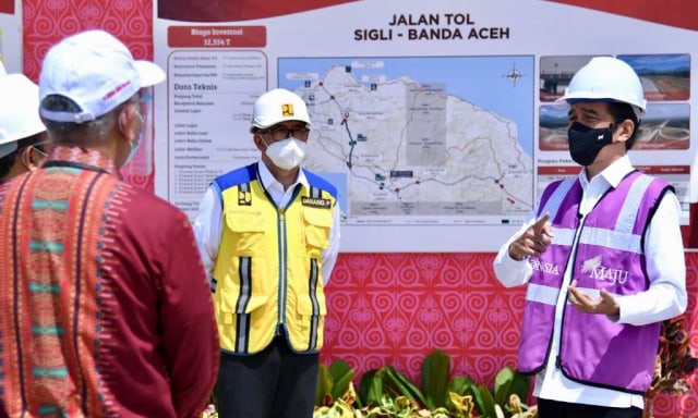 Presiden Jokowi meresmikan tol pertama di Aceh seksi 4 yang menghubungkan Indrapuri-Blang Bintang, Selasa (25/8). Foto: Laily Rachev/BPMI Setpres