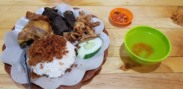 Sensasi Menikmati Nasi Kulit Syuurga yang Viral di Kota Samarinda (106109)