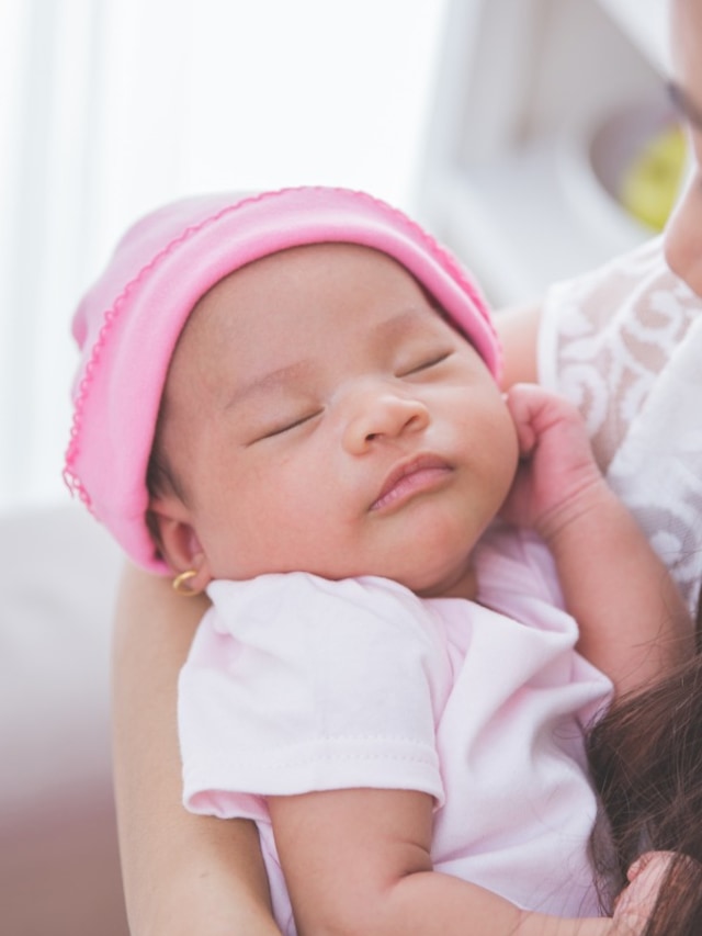 Ilustrasi bayi baru lahir memakai topi Foto: Shutterstock