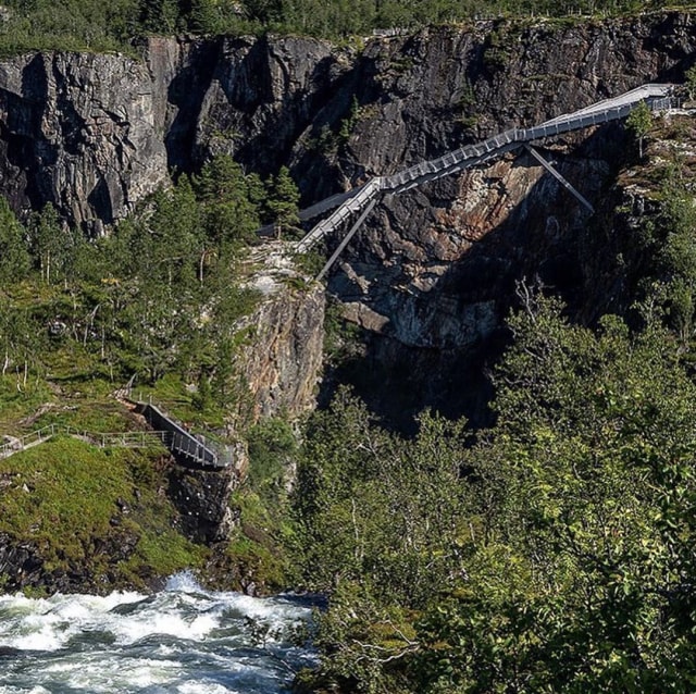 Norwegia Hadirkan Jembatan di Atas Air  Terjun  yang Curam  