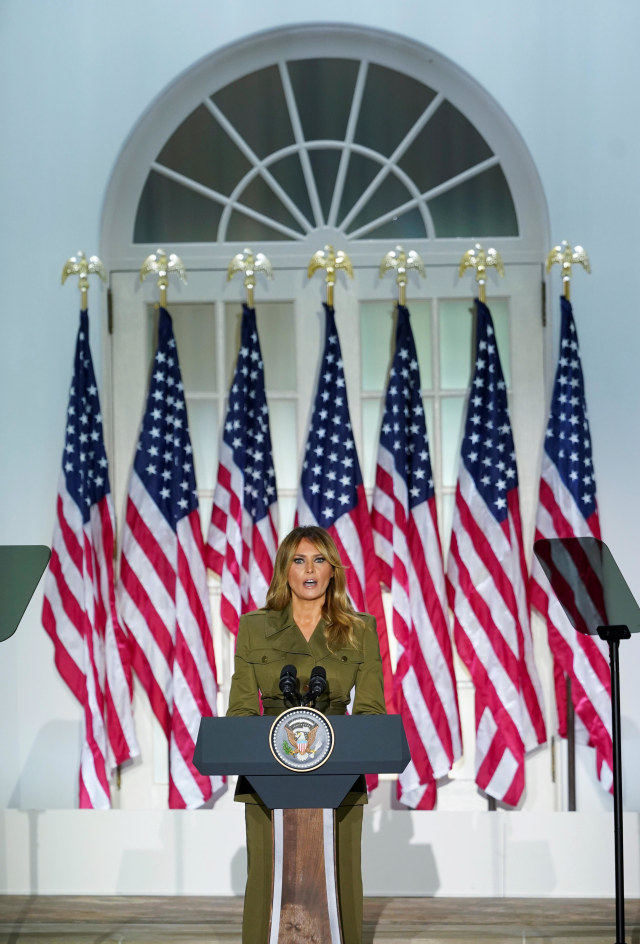 Ibu negara Amerika Serikat Melania Trump menyampaikan pidato langsungnya di Konvensi Nasional Partai Republik 2020 secara virtual di Taman Mawar Gedung Putih di Washington, Amerika Serikat. Foto: Kevin Lamarque/REUTERS