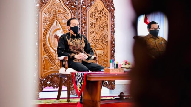 Presiden Joko Widodo ditemani Seskab Pramono Anung di Acara Aksi Nasional Pencegahan Korupsi. Foto: Rusman/Biro Pers Sekretariat Presiden