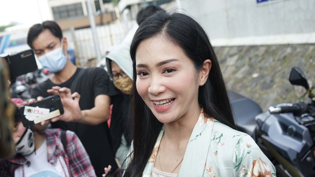 Bunga Zainal soal Mensos Juliari Tersangka Korupsi Dana Bansos: Kalian Maling (6751)