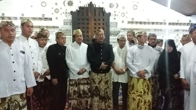 Keluarga besar Kesultanan Cirebon mendeklarasikan penolakan terhadap penobatan Luqman Zulkaedin menjadi Sultan Sepuh XV. (Juan)