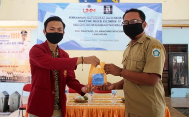 Penyerahan Paket Cegah COVID-19 kepada Kepala Desa Ds. Rancang Kencono sebagai pembukaan secara simbolis