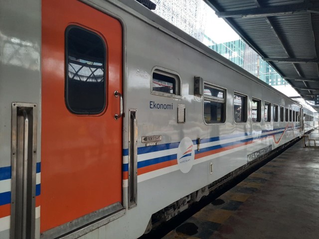 Kereta Api di Stasiun Medan. Foto: Istimewa