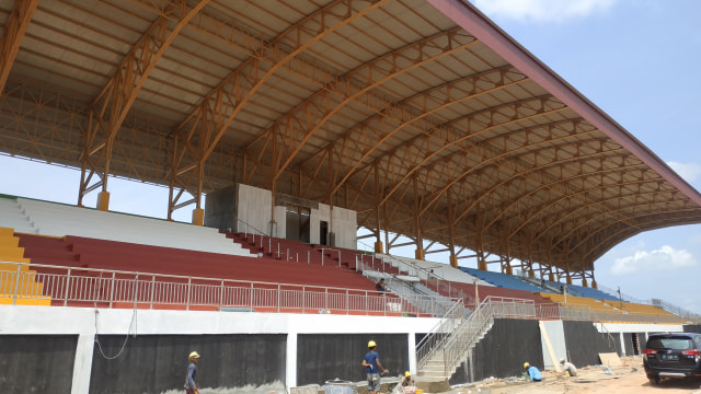 Tribun stadion Dompak atau stadion Arung Birawa. Foto: Ismail/kepripedia.com
