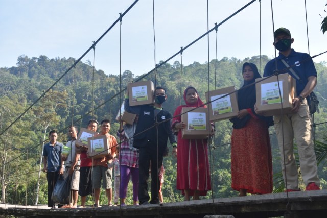 "Sebanyak 430 paket Abon Kurban IZI disalurkan ke Desa Muara Kuis, Kabupaten Muratara, wilayah tertinggal Sumatera Selatan." - Dok. IZI