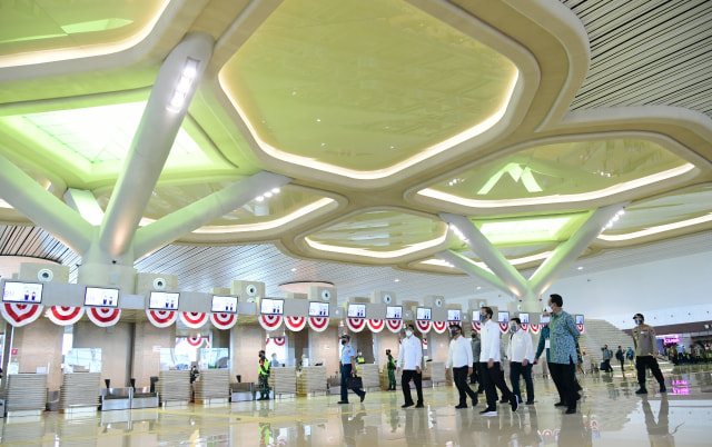 Presiden Joko Widodo saat meninjau Yogyakarta International Airport (YIA) di Kulonprogo, DI Yogyakarta, Jumat (28/8). Foto: Biro Pers Kepresidenan