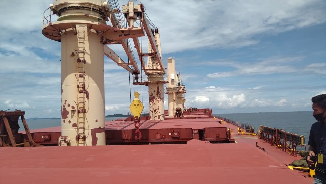 ﻿﻿Kapal MV Pan Begonia yang memuat 45.000 metrik ton biji nikel ilegal. Foto: Khairul S/kepripedia.com