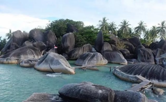 Wisata alam Alif Stone Park Natuna. (Dok. Instagram @alifstoneparknatuna) 