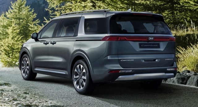 Wujud Kia Carnival terbaru tampak belakang. Foto: dok. Carscoops