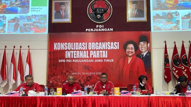 Sekjen PDIP Hasto Kristiyanti hingga Risma konsolidasi Pilkada Jawa Timur. Foto: PDIP