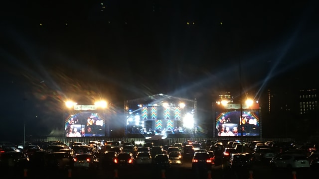 Suasana New Live Experience Drive In Concert Jakarta hari kedua, Minggu (30/8). Foto: Alexander Vito/kumparan