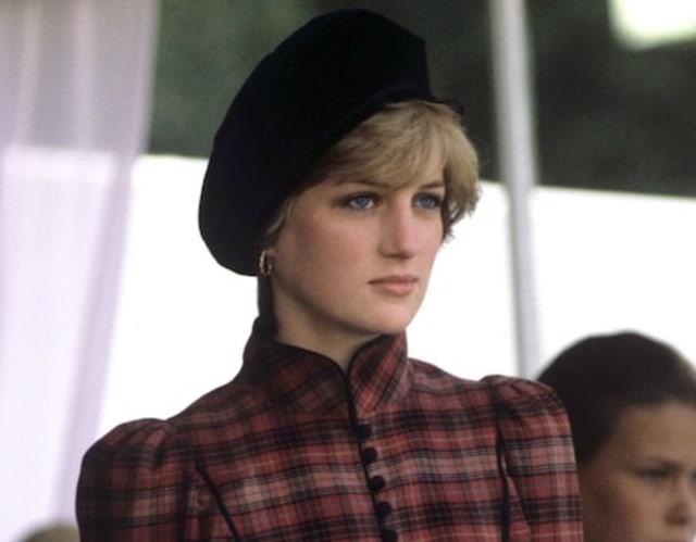 Putri Diana mengenakan topi baret hitam rancangan Stephen Jones di Skotlandia Foto: Instagram @ladydianafan