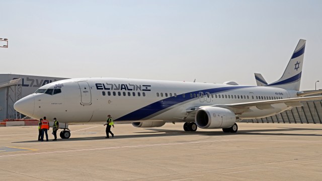 Pesawat El Al, penerbangan komersial perdana pesawat Israel ke Abu Dhabi di Bandara Ben Gurion, Tel Aviv, Israel.   Foto: JACK GUEZ / AFP