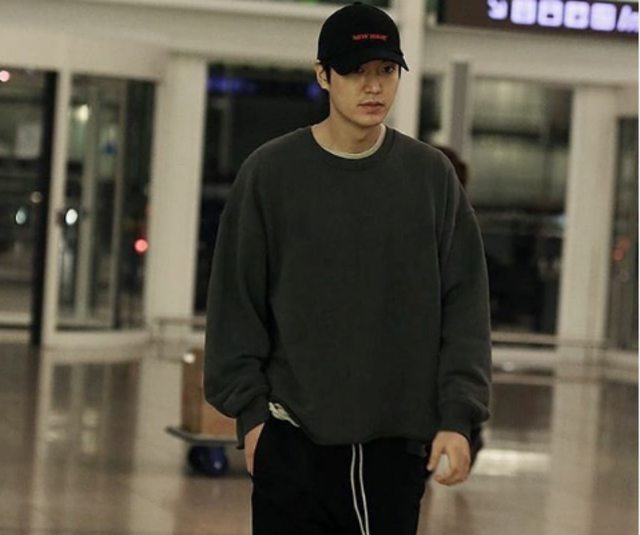 Ingin Tampil Cool? Intip Gaya Lee Min Ho yang Bisa Jadi Inspirasi (248)