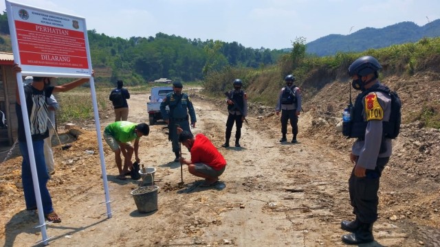 Penambangan Kapur Ilegal Di Kawasan Hutan Di Bogor Digerebek | Kumparan.com