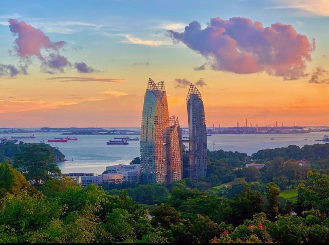 Pemandangan "Golden Hours" dari salah satu sisi Henderson Waves. Sumber Foto: Koleksi Pribadi.