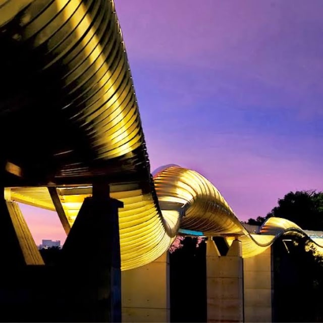 Pemandangan Jembatan Henderson Wave Saat Lampu LED Dinyalakan. Sumber Foto: www.visitsingapore.com