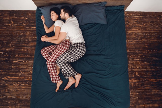 Ilustrasi Pasangan Tidur Foto: Shutterstock