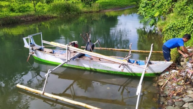 Penampakan perahu tanpa awak menghebohkan warga Desa Talaki, Kecamatan Paleleh, Kabupaten Buol, Rabu (2/9/2020). Foto: Istimewa