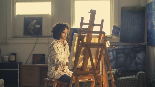 Ilusrasi perempuan dengan passion untuk melukis. Foto: Pexels