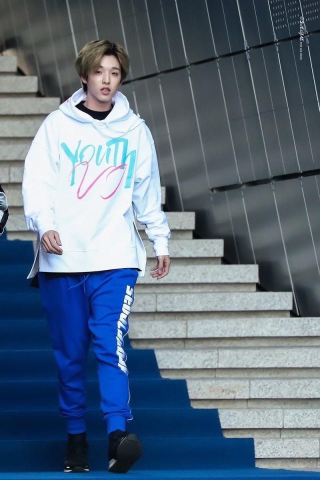 Mix & Match Hoodie Versi Jae Day6 Bikin Tampilan Makin Keren (97416)