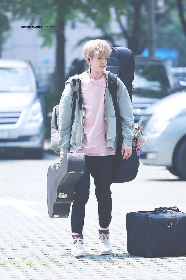 Mix & Match Hoodie Versi Jae Day6 Bikin Tampilan Makin Keren (97417)