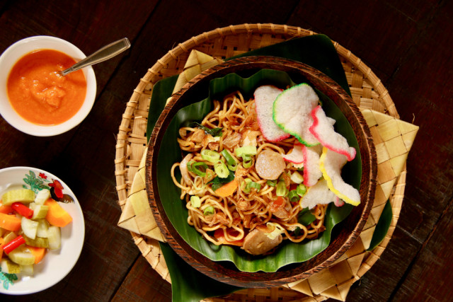 Ilustrasi mi goreng bakso Foto: Dok.Shutterstock