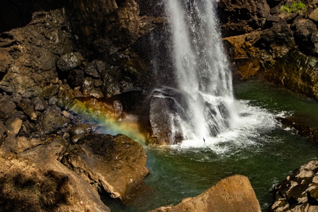 Foto: Melihat Indahnya Pelangi Abadi di Dasar Air Terjun Waesai (7507)