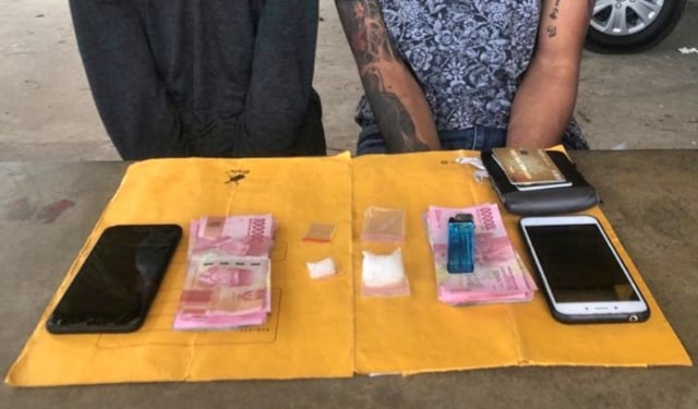Duduk di Bawah Pohon Mangga, 2 Pengedar Sabu di Jambi Diciduk Polisi (244768)