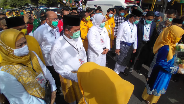 Rombongan Ansar-Marlin mendaftar ke KPU Kepri. Foto: Ismail/kepripedia.com